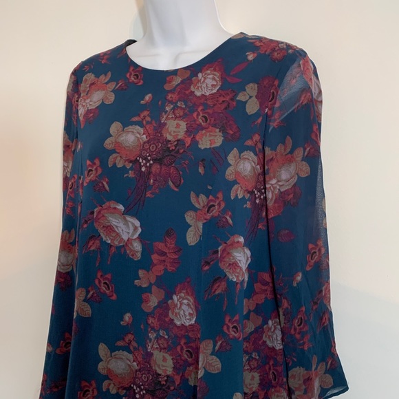 Navy Dress with flowers by Kimchi Blue. Size small - Picture 3 of 7